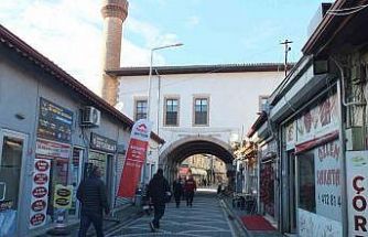 Burhaniye’de altından yol geçen Hanay cami ilgi odağı oldu