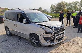 Bursa’da iki araç çarpıştı: 3 kişi yaralandı