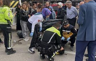 Bursa’da işçi servisine motosiklet çarptı: 2 yaralı