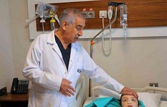 Burun tıkanıklığı ve işitme kaybı şikayetiyle gitti, ameliyatta dev bir polip çıkartıldı