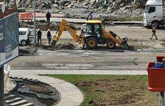 Büyükşehir’de pazar günü de durmak yok: Kartal Katlı Kavşağı’nda hummalı çalışma