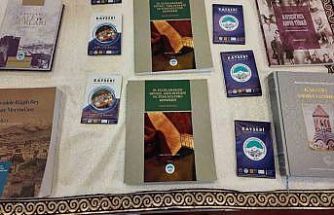 Büyükşehir’in Kültür Standı 8. Kayseri Kitap Fuarı’na renk katıyor