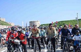 Çanakkale’de bin 50 bisikletli şehitlere saygı için pedal çevirdi