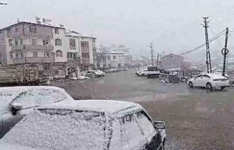 Çelikhan ilçesinde kar yağışı başladı