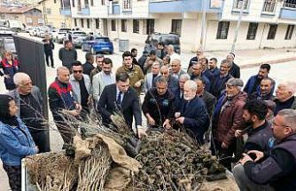 Çemişgezek’te vatandaşlara ücretsiz fidan dağıtıldı