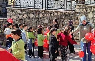 Çocuklar 23 Nisan’ı geleneksel oyunlarla kutladı