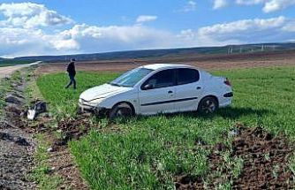 Çorum’da devrilen otomobilin sürücüsü yaralandı
