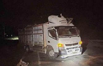 Çorum’da hafif ticari araç kamyona çarptı: 3 yaralı