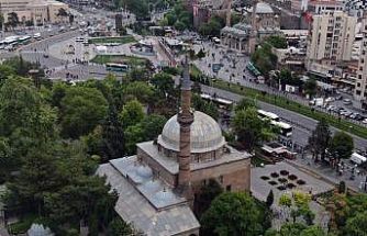 Cuma hutbesi: "Günümüzde çocuklarımız, çok yönlü bir kuşatma altındadır"