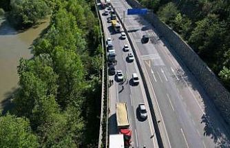 D-650’yi kilitleyen kaza: İki tır çarpıştı, uzun araç kuyrukları oluştu