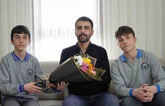 DEAŞ operasyonunda ağır yaralanmıştı: Bayburtlu kahraman komisere öğrencilerden Polis Haftası sürprizi