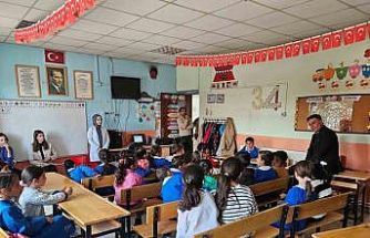 Diyadin’de öğretmene gül mesajı