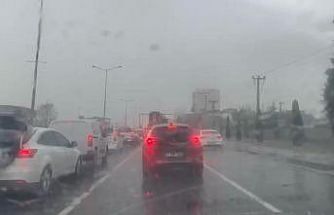 Diyarbakır’da sağanak ve dolu yağışı etkili oldu