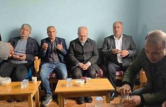 Diyarbakır’da yıldırım çarpması sonucu ölen çocukların aileleri taziyeleri kabul ediyor