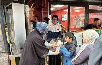 Diyarbakırlı esnaftan Kutlu Doğum Haftası’nda 2 bin kişiye döner ikramı