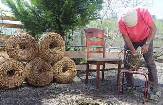 Doğadan topluyor, türkülerle örüyor: 45 yıllık usta dikenli sarmaşıktan balık sepeti örüyor