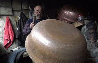 Dövme bakır kazanlar geleneksel yöntemlerle hazırlanıyor