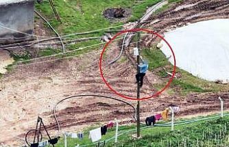 Dronu görünce kaçak hatları iptal etti