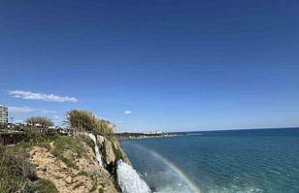 Düden Şelalesi’nde gökkuşağı hayran bıraktı