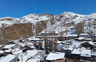 Dümbüllü Deresi’nde Nisan karı sürprizi