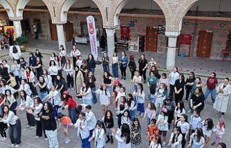 Dünya Dans Günü’nde renkli görüntüler