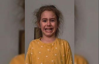 Düzce’de küçük kız İstiklal Marşı’nı hem okudu hem ağladı