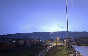 Düzce’de şimşeklerin ardından dolunay mest etti