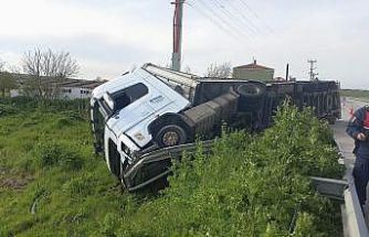 Edirne’de kontrolden çıkan tır devrildi