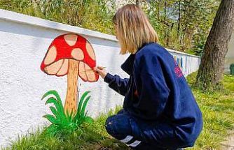 Efeler’in parkları renkleniyor