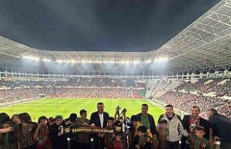 Eğil’den gelen çocuklar Amed Sportif Faaliyetler - Boluspor maçını tribünden izledi