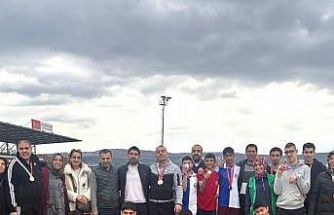 Elazığ’da özel sporcuların masa tenisi ve atletizm heyecanı