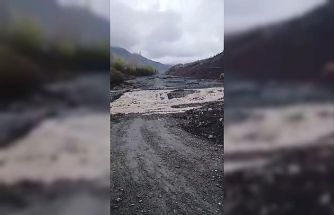 Elazığ’da selden dolayı kapanan yolda çalışma başlatıldı