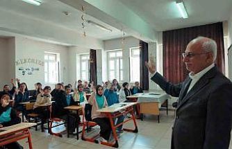 Emekliye ayrılan okul müdürüne veda