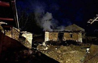 Emet’te samanlık ve ahır yangını korkuttu