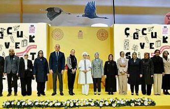 Emine Erdoğan: "Ailelerimiz, mutlaka çocuklarını Türk edebiyatına teşvik etmeli"