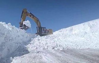 Erzurum’da 2 bin 900 rakımda karla mücadele