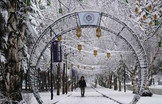 Erzurum’da kar kenti yeniden beyaza bürüdü