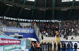 Erzurumspor tribünlerinden anlamlı mesaj: "Ücretsiz taramanı yaptır, yaşam kaliteni artır"