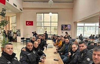 ETÜ’lü gençlerden polislere anlamlı sürpriz