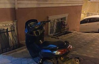 Fatih’te iş yerine silahlı saldırı kamerada: 3 şüpheli yakalandı