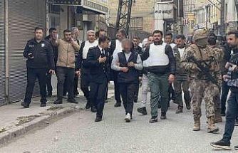 Gaziantep’te hareketli dakikalar: 5 kişiyi rehin aldı, polise ateş açtı, yakalandı