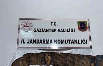 Gaziantep’te piton derisine İbranice altın yazmalı kitap ele geçirildi: 1 gözaltı