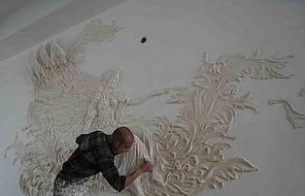 Genç sanatçı alçıyla duvarları resim tablosuna dönüştürüyor