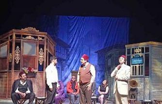 Gençlerin daveti karşılık buldu: Erzurum DT "Yalancının Mumu"nu üniversiteli gençlerle buluşturdu