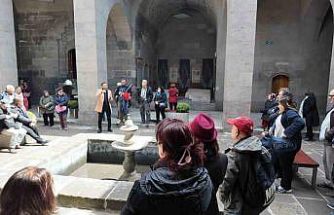 Gevher Nesibe Tıp Tarihi Müzesi’ne hayran kaldılar