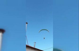 Gökyüzünde gülümseten anlar, paraşütçüyü çaya davet etti