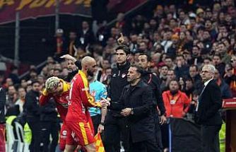 Günay Güvenç ve Ahmed Kutucu ıslıklandı