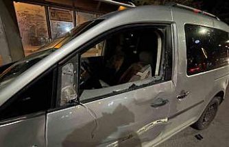 Hafif ticari araç üniversite öğrencisine çarptı: 3 yaralı