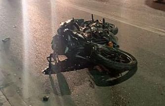 Hafif ticari araçla çarpışan motosiklet sürücüsü hayatını kaybetti