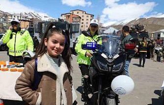 Hakkari’de Polis Haftası etkinliğine yoğun ilgi